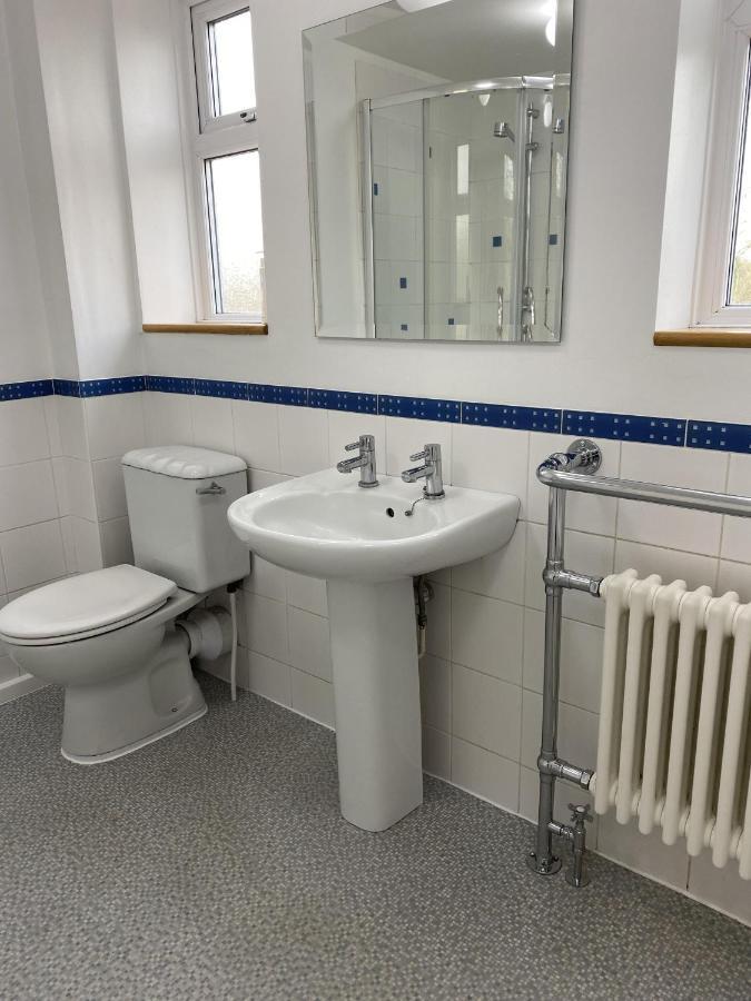 Stansted Airport Guest Rooms Hallingbury Exterior foto